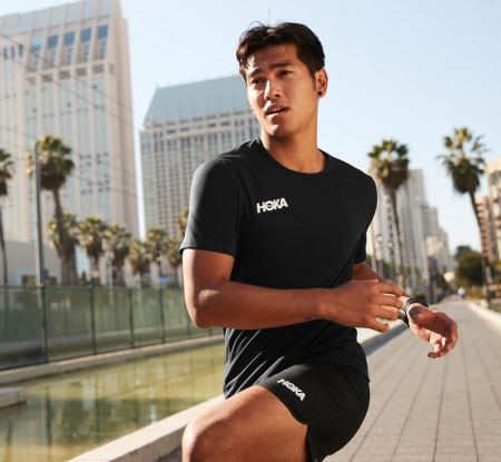 Hoka One One Performance Short Sleeve Barbati - Top Negrii | RO-kNNfoos